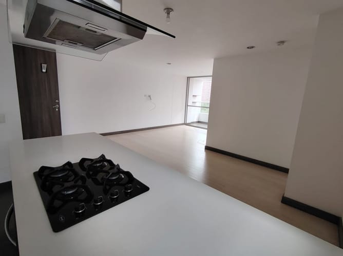 Apartamento de 2 alcobas en arriendo en El Esmeraldal, Envigado, 90 m² · foto 4 de 8