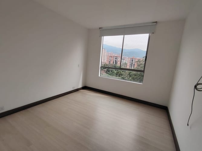 Apartamento de 2 alcobas en arriendo en El Esmeraldal, Envigado, 90 m² · foto 5 de 8