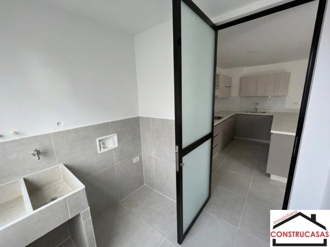 Apartamento de 2 alcobas en venta en La Castellana, Medellín, 85 m² · foto 4 de 10