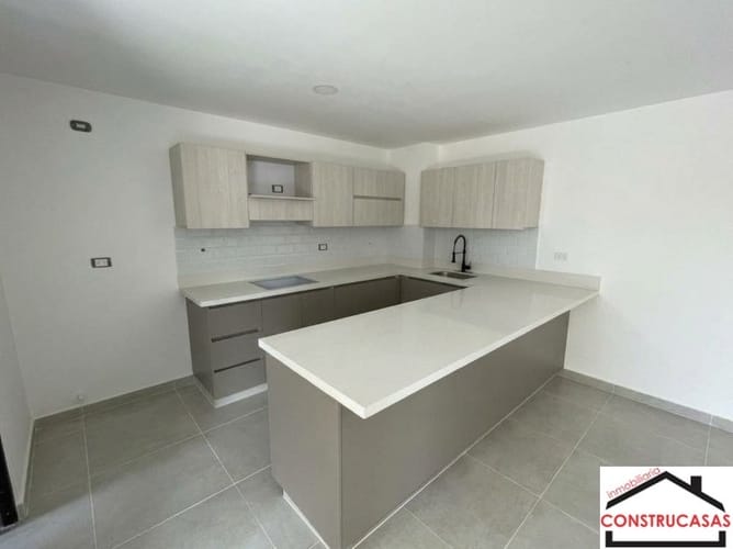 Apartamento de 2 alcobas en venta en La Castellana, Medellín, 85 m² · foto 5 de 10