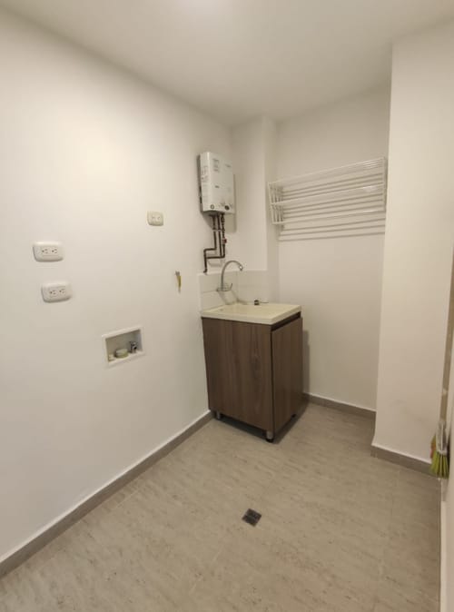 Apartamento de 1 alcoba en arriendo en Altos Del Poblado, Medellín, 67 m² · foto 16 de 18