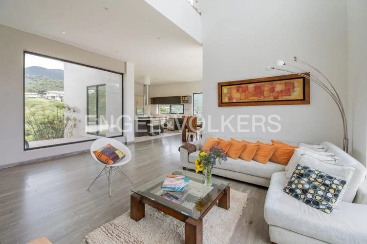 Casa de 5 alcobas en arriendo en Yerbabuena, Chía, 580 m² · foto 3 de 20