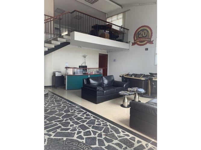 Casa de 5 alcobas en venta en Normandia, Bogotá, 556 m² · foto 2 de 14