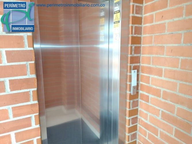 Oficina en arriendo en Milla De Oro, Medellín, 25 m² · foto 12 de 14