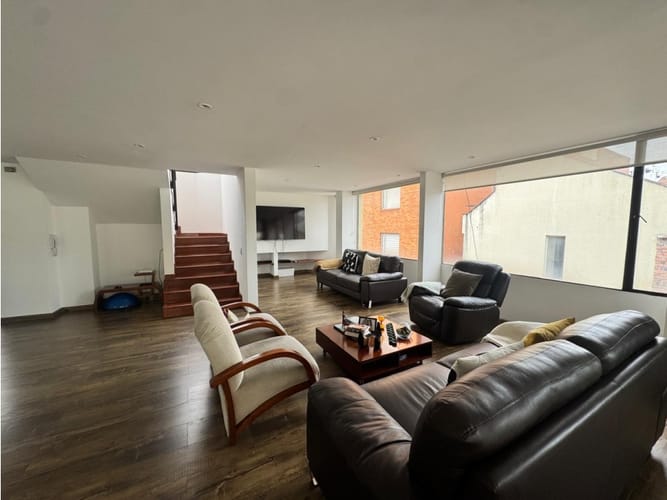 Apartamento de 4 alcobas en venta en Santa Barbara, Bogotá, 277 m² · foto 2 de 24