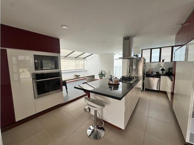 Apartamento de 4 alcobas en venta en Santa Barbara, Bogotá, 277 m² · foto 8 de 24