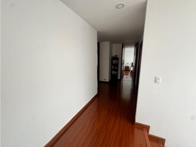 Apartamento de 4 alcobas en venta en Santa Barbara, Bogotá, 277 m² · foto 22 de 24
