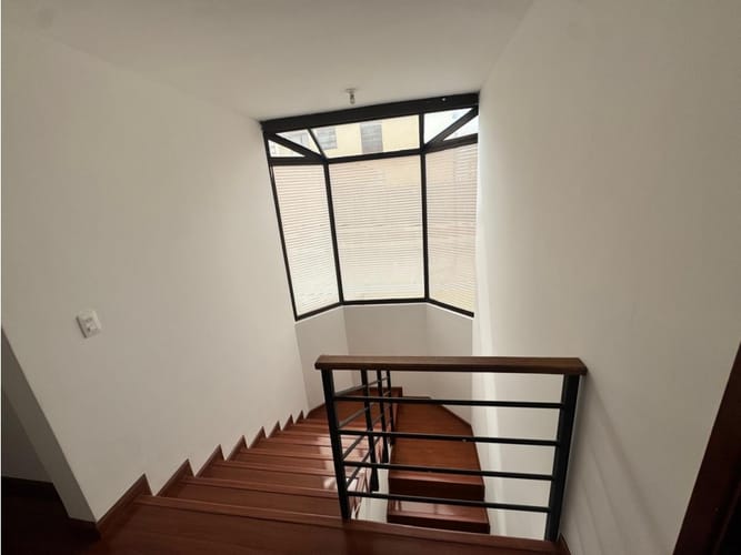 Apartamento de 4 alcobas en venta en Santa Barbara, Bogotá, 277 m² · foto 23 de 24