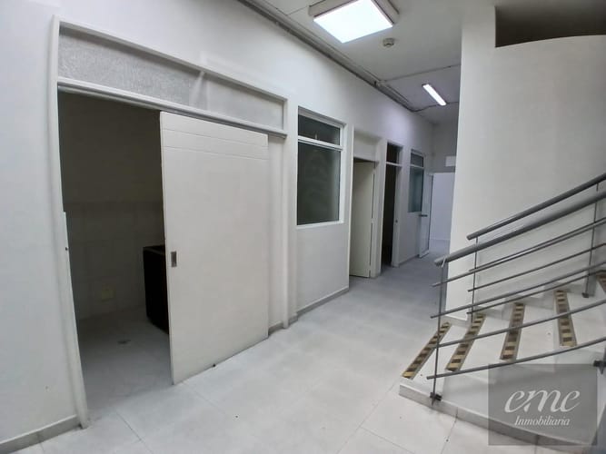 Casa de 15 alcobas en arriendo en Los Angeles, Medellín, 450 m² · foto 2 de 16