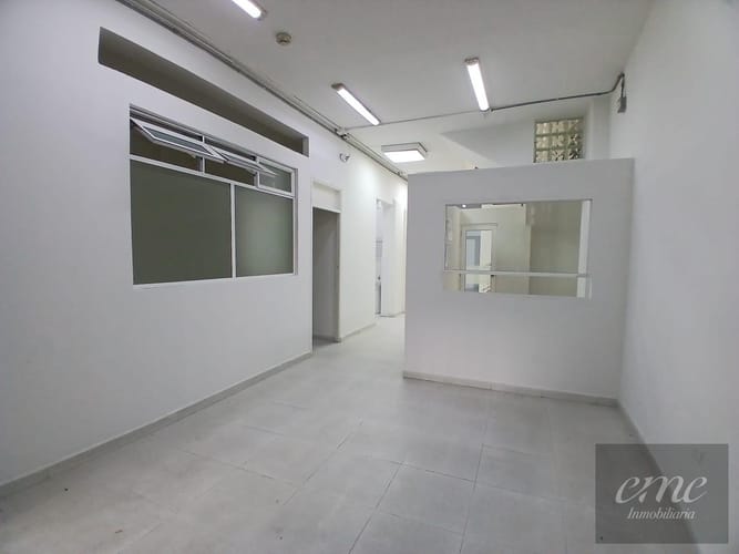 Casa de 15 alcobas en arriendo en Los Angeles, Medellín, 450 m² · foto 3 de 16