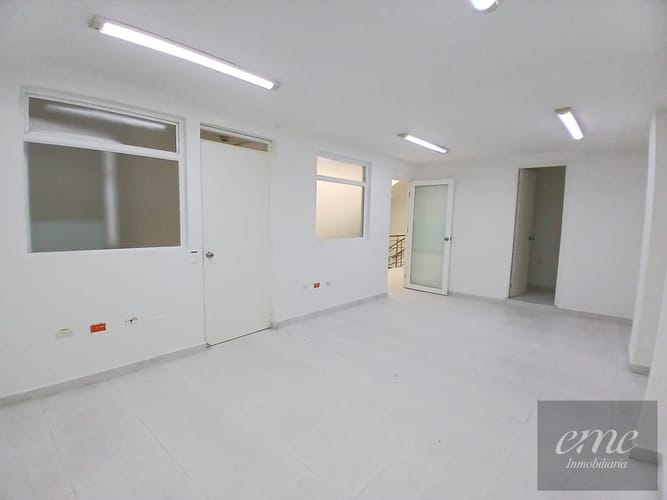 Casa de 15 alcobas en arriendo en Los Angeles, Medellín, 450 m² · foto 8 de 16
