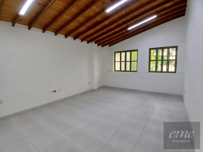 Casa de 15 alcobas en arriendo en Los Angeles, Medellín, 450 m² · foto 13 de 16