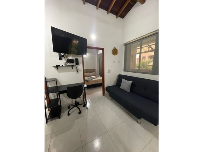 Apartamento de 2 alcobas en arriendo en Loma De Los Bernal, Medellín, 72 m² · foto 2 de 13