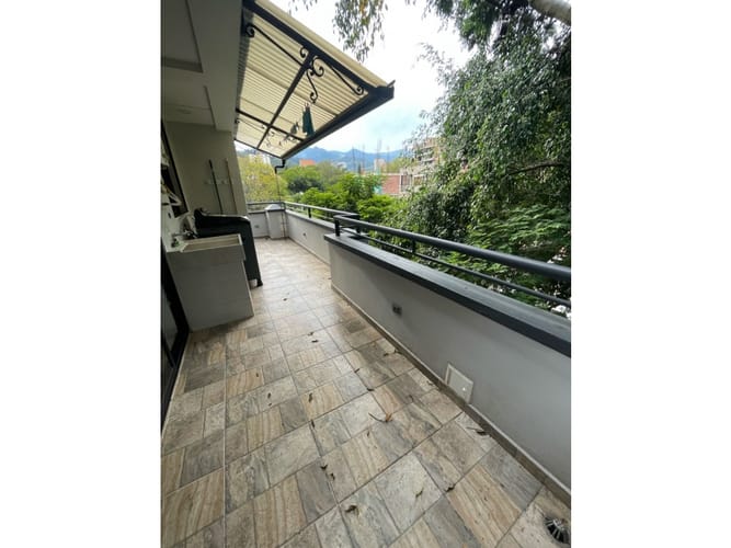 Apartamento de 2 alcobas en arriendo en Loma De Los Bernal, Medellín, 72 m² · foto 4 de 13