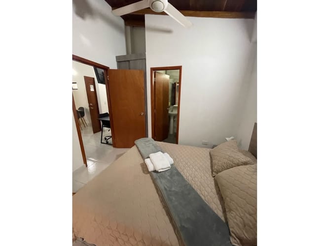 Apartamento de 2 alcobas en arriendo en Loma De Los Bernal, Medellín, 72 m² · foto 9 de 13