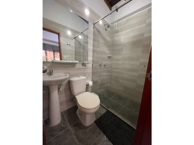 Apartamento de 2 alcobas en arriendo en Loma De Los Bernal, Medellín, 72 m² · foto 10 de 13