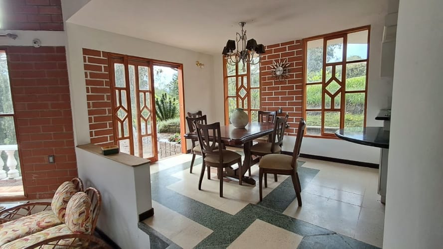 Casa de 5 alcobas en arriendo en La Ceja, La Ceja, 450 m² · foto 4 de 24