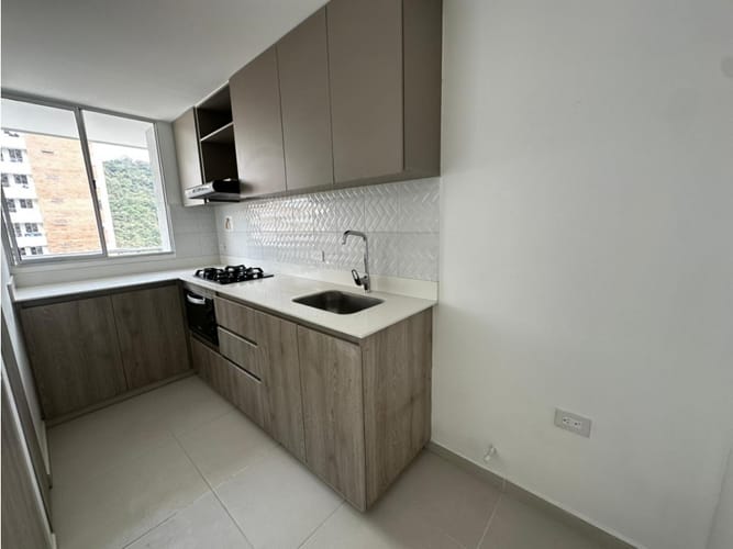 Apartamento de 3 alcobas en arriendo en Los Colores, Medellín, 80 m² · foto 4 de 19