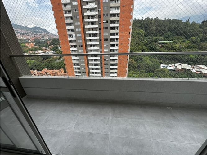 Apartamento de 3 alcobas en arriendo en Los Colores, Medellín, 80 m² · foto 8 de 19