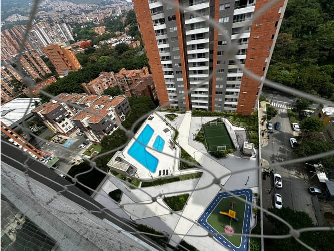 Apartamento de 3 alcobas en arriendo en Los Colores, Medellín, 80 m² · foto 9 de 19