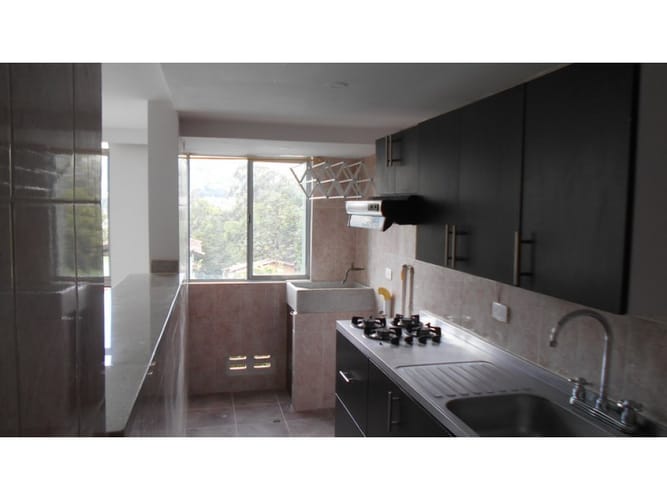 Apartamento de 3 alcobas en arriendo en La Milagrosa, Medellín, 52 m² · foto 2 de 24