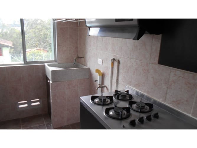 Apartamento de 3 alcobas en arriendo en La Milagrosa, Medellín, 52 m² · foto 5 de 24