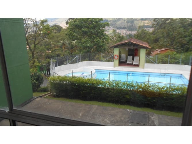 Apartamento de 3 alcobas en arriendo en La Milagrosa, Medellín, 52 m² · foto 8 de 24