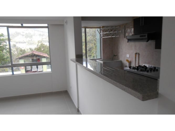 Apartamento de 3 alcobas en arriendo en La Milagrosa, Medellín, 52 m² · foto 9 de 24