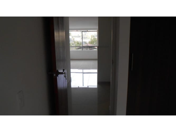 Apartamento de 3 alcobas en arriendo en La Milagrosa, Medellín, 52 m² · foto 12 de 24