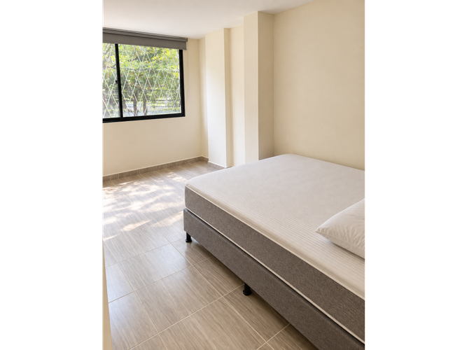 Casa de 9 alcobas en venta en Laureles, Medellín, 360 m² · foto 8 de 15