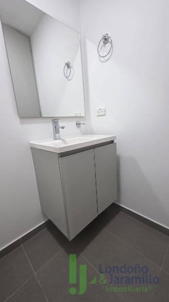 Oficina en arriendo en Primavera, Envigado, 37 m² · foto 8 de 9