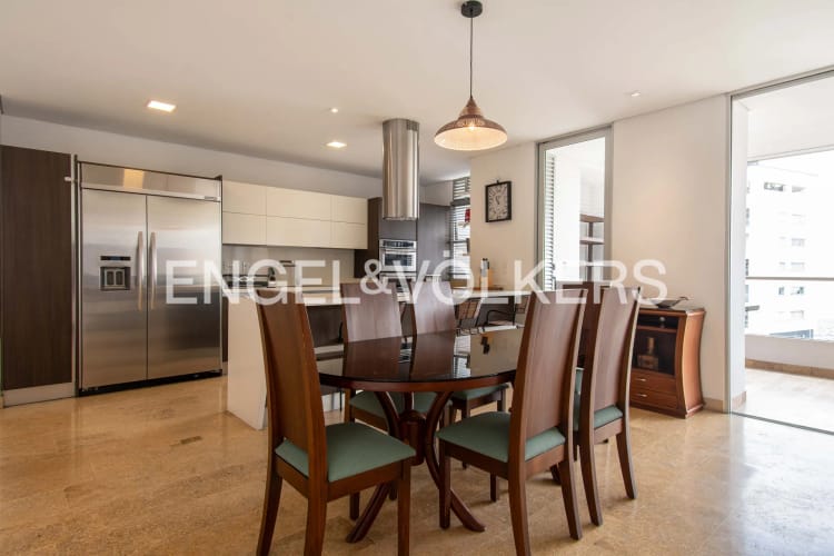 Apartamento de 3 alcobas en arriendo en Los Balsos, Medellín, 222 m² · foto 3 de 18