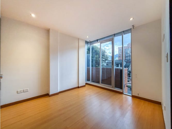 Apartamento de 2 alcobas en venta en Santa Barbara, Bogotá, 40 m² · foto 2 de 10