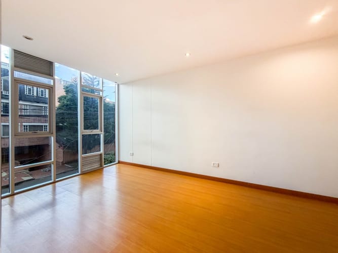 Apartamento de 2 alcobas en venta en Santa Barbara, Bogotá, 40 m² · foto 3 de 10
