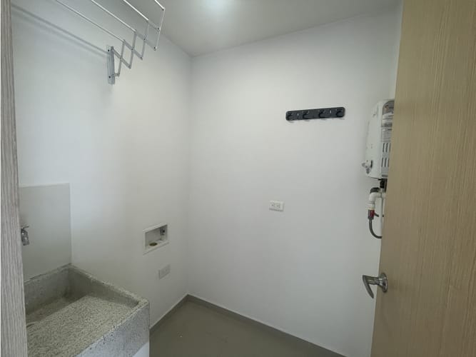 Apartamento de 2 alcobas en arriendo en Loma Del Indio, Medellín, 68 m² · foto 7 de 24