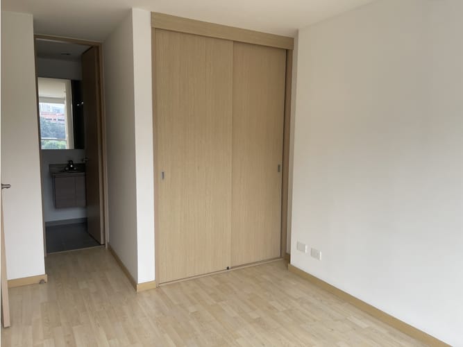 Apartamento de 2 alcobas en arriendo en Loma Del Indio, Medellín, 68 m² · foto 12 de 24