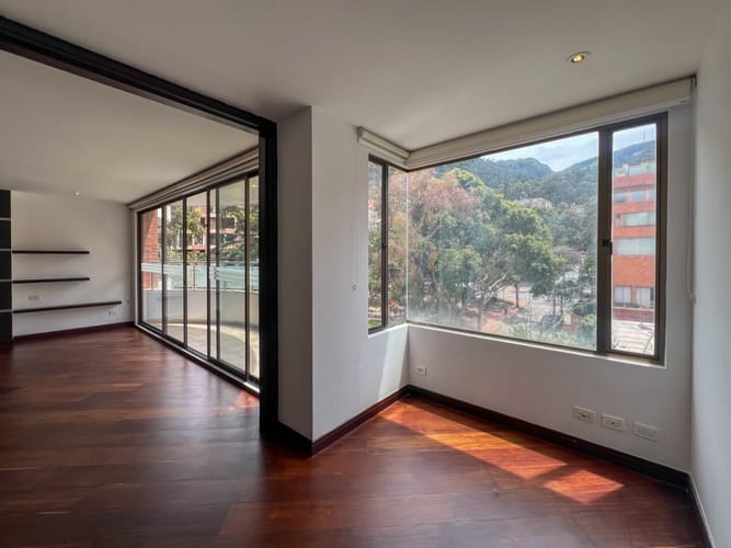 Apartamento de 3 alcobas en arriendo en Los Rosales, Bogotá, 174 m² · foto 2 de 20
