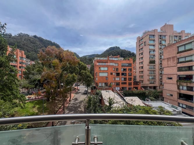 Apartamento de 3 alcobas en arriendo en Los Rosales, Bogotá, 174 m² · foto 3 de 20