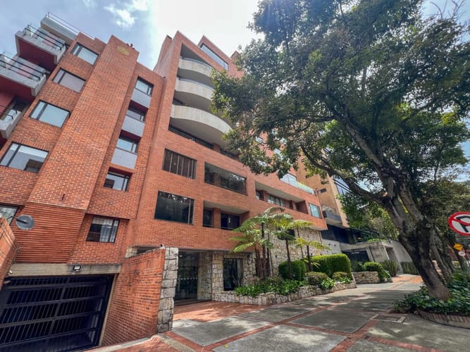 Apartamento de 3 alcobas en arriendo en Los Rosales, Bogotá, 174 m² · foto 4 de 20