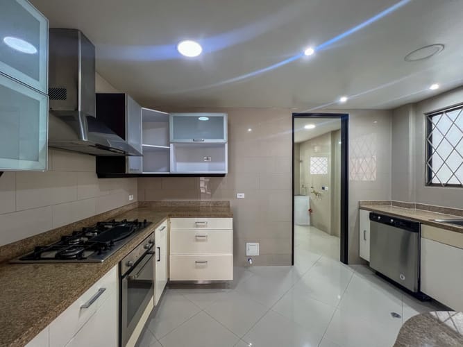 Apartamento de 3 alcobas en arriendo en Los Rosales, Bogotá, 174 m² · foto 9 de 20