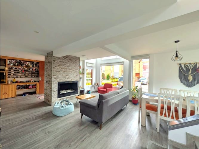 Casa de 3 alcobas en venta en Laura Vicuña, Chía, 151 m² · foto 3 de 22