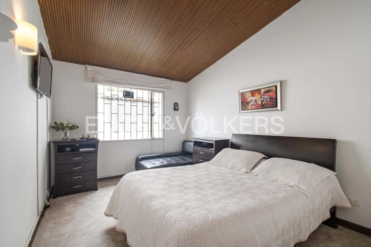Casa de 4 alcobas en venta en Las Villas, Bogotá, 386 m² · foto 9 de 18