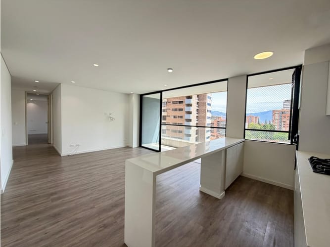 Apartamento de 2 alcobas en arriendo en Lalinde, Medellín, 94 m² · foto 3 de 17