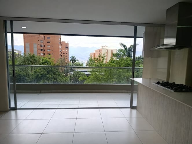 Apartamento de 4 alcobas en arriendo en Castropol, Medellín, 160 m² · foto 6 de 24
