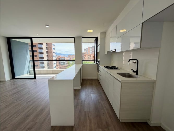 Apartamento de 2 alcobas en arriendo en Lalinde, Medellín, 94 m² · foto 8 de 17