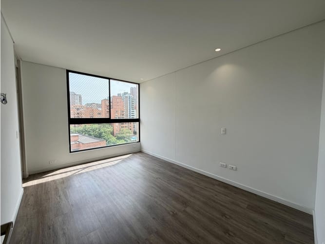 Apartamento de 2 alcobas en arriendo en Lalinde, Medellín, 94 m² · foto 10 de 17