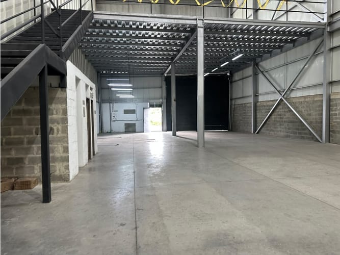 Bodega en arriendo en Tejares De La Loma Et. Ii, Dosquebradas, 650 m² · foto 4 de 9