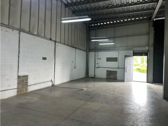 Bodega en arriendo en Tejares De La Loma Et. Ii, Dosquebradas, 650 m² · foto 5 de 9