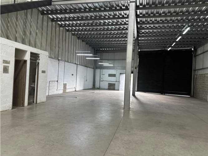 Bodega en arriendo en Tejares De La Loma Et. Ii, Dosquebradas, 650 m² · foto 6 de 9