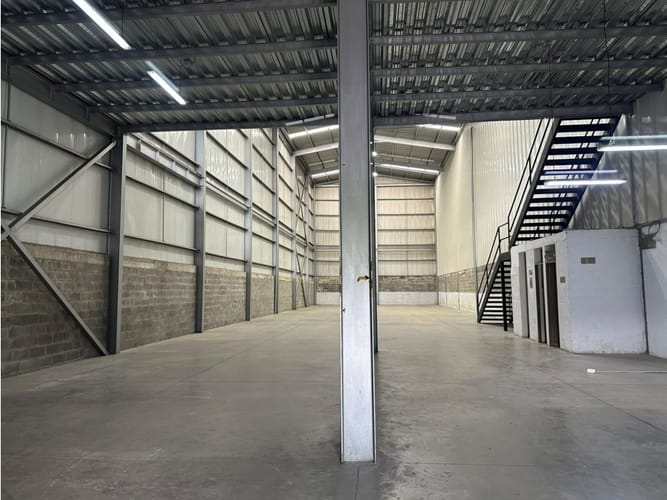Bodega en arriendo en Tejares De La Loma Et. Ii, Dosquebradas, 650 m² · foto 7 de 9